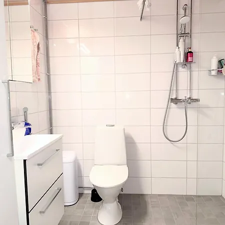 Appartement 16 Mins From Airport. 4 Mins Bus Kivistoe Station Vantaa