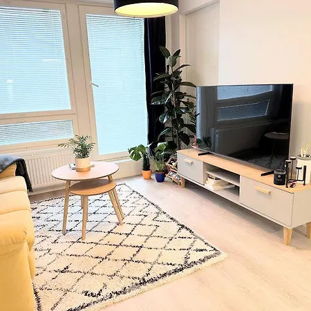 16 Mins From Airport. 4 Mins Bus Kivistoe Station * Vantaa