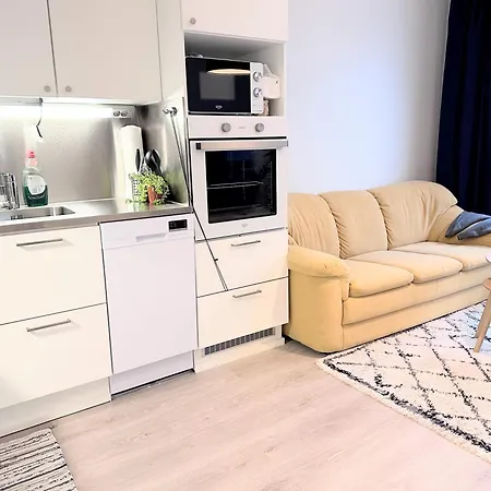 16 Mins From Airport. 4 Mins Bus Kivistoe Station