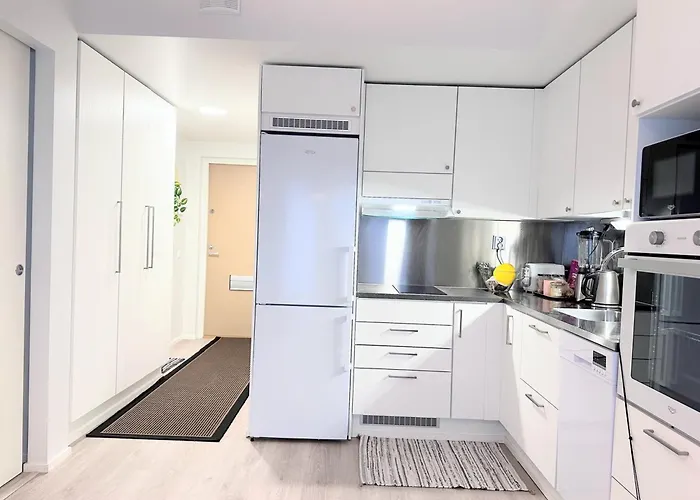 16 Mins From Airport. 4 Mins Bus Kivistoe Station Апартаменты *