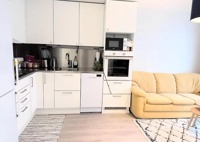 16 Mins From Airport. 4 Mins Bus Kivistoe Station Апартаменты *