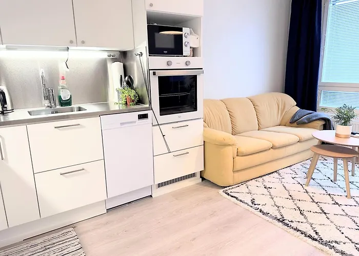 16 Mins From Airport. 4 Mins Bus Kivistoe Station